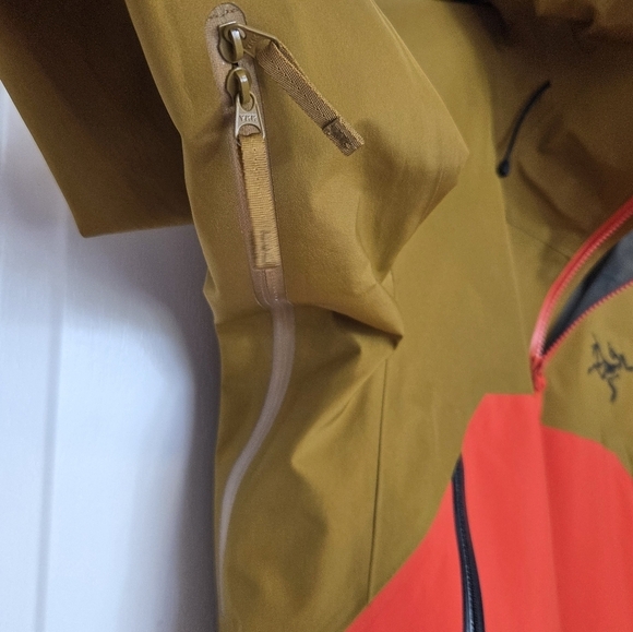 Arc'teryx Gore Tex RUSH Jacket - Picture 13 of 14